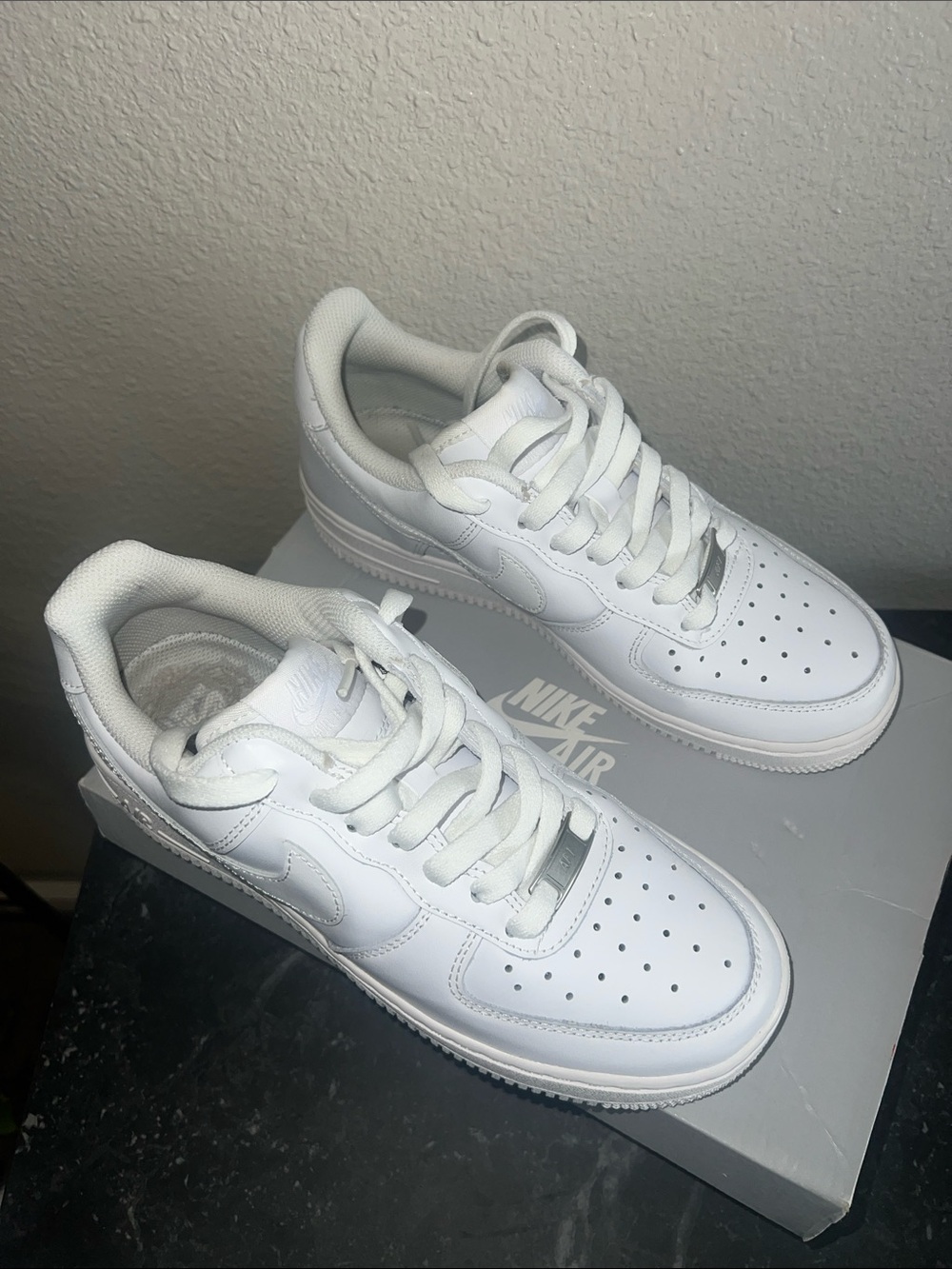 Nike White Low-Top Leather Sneakers Air Force 1 - Picture 2 of 4